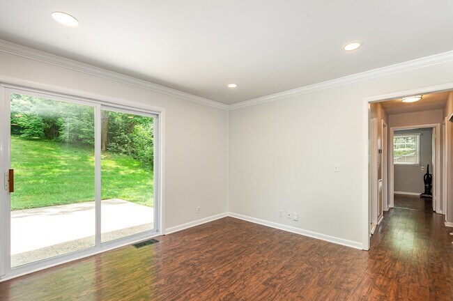 Foto del edificio - 138 Lakeside Park Dr