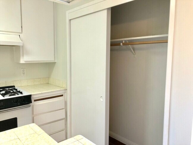 Building Photo - 255 Sharp Cir