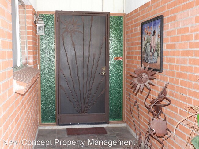 Building Photo - 4 br, 2 bath House - 2240 S Camino Seco