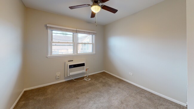 Building Photo - 6341 W Belmont Ave
