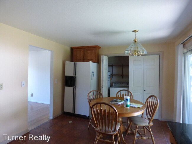 Foto del edificio - 4 br, 1.5 bath House - 1200 S. Pratt Pkwy
