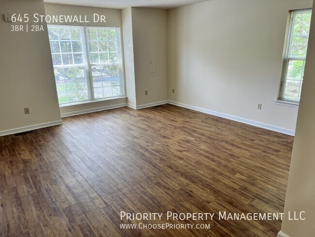 Building Photo - 645 Stonewall Dr