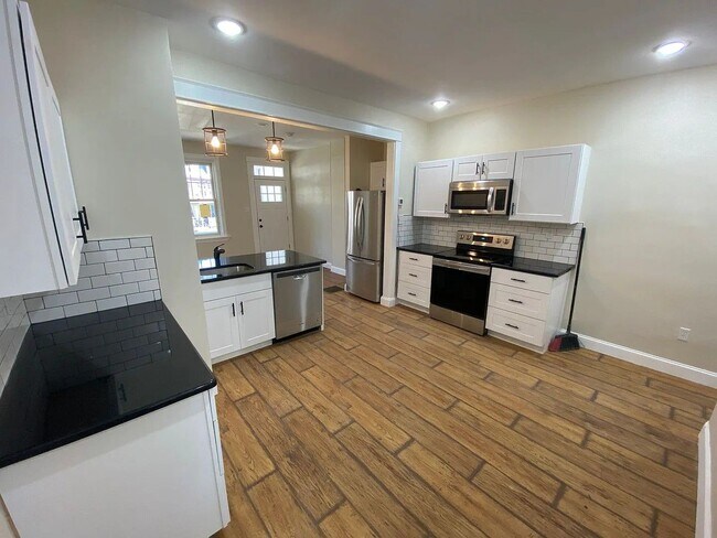 Foto del edificio - Stylish 3-Bedroom 2.5 Bath Available in Lancaster City
