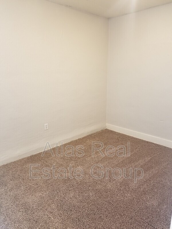 Building Photo - 861 Egbert St
