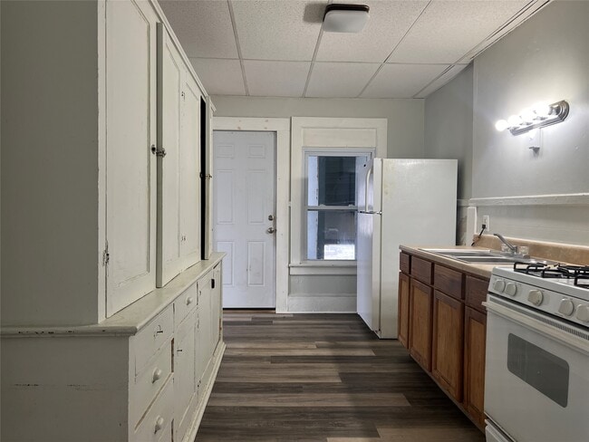 Building Photo - 151 Oak St