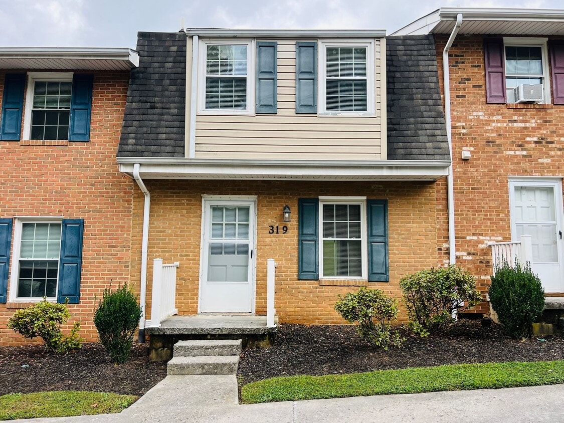 Primary Photo - 2 Bedroom, 1.5 Bath Townhouse