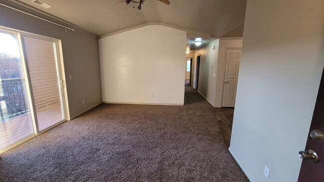 Building Photo - "Charming 3-Bed, 2-Bath Top Floor Condo in...