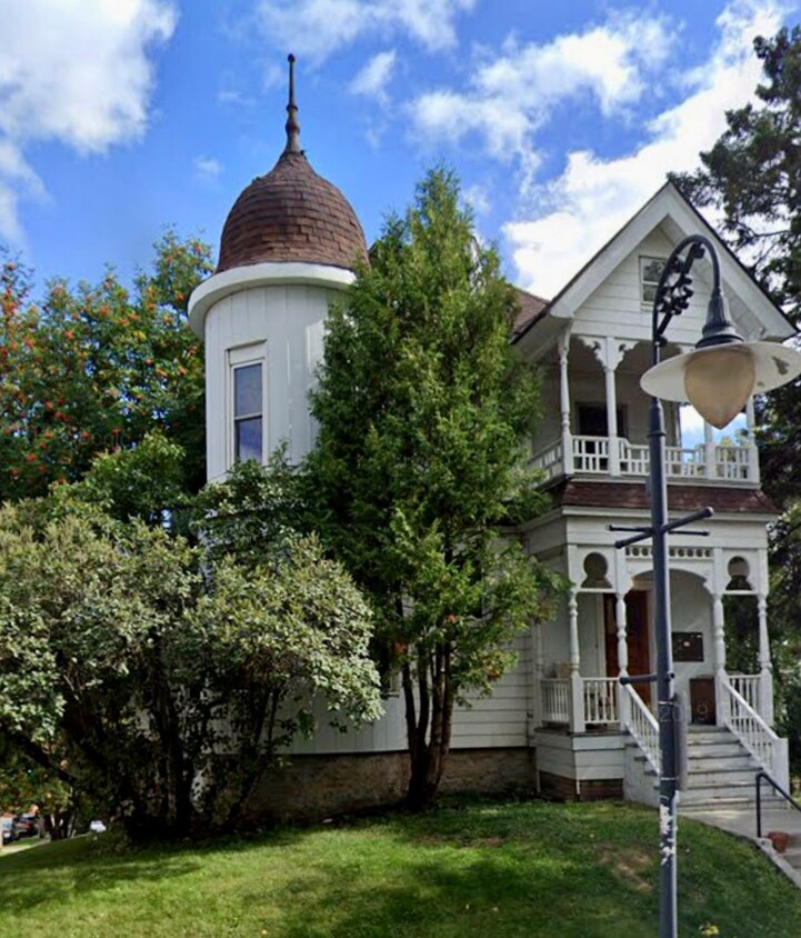 Foto principal - AVAILABLE JULY - 1 BEDROOM/1 BATHROOM CENT...