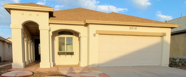Foto del edificio - 2216 Amber Point Pl