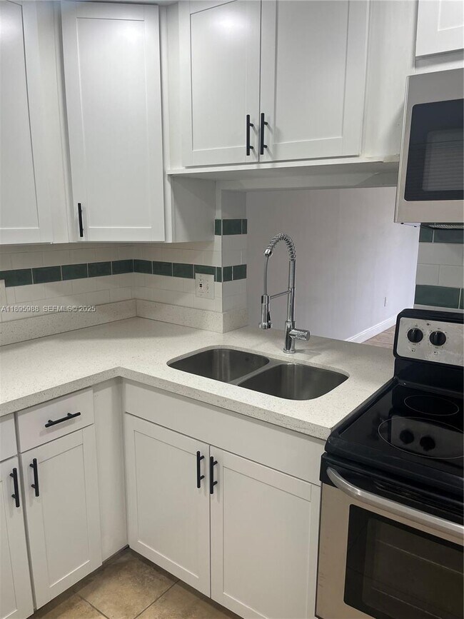 Foto del edificio - 2800 NW 56th Ave