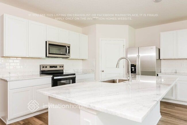 Building Photo - 8017 Majestic Palms Ct