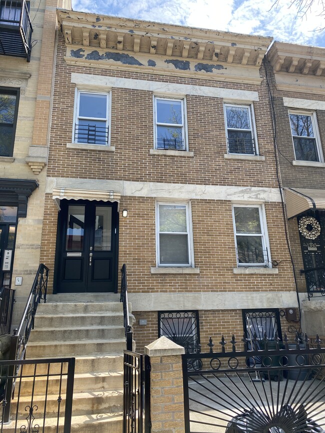 Building Photo - 1382 Madison St