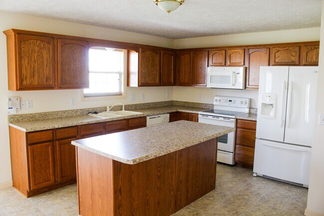 Building Photo - 3922 Wild Flower Dr