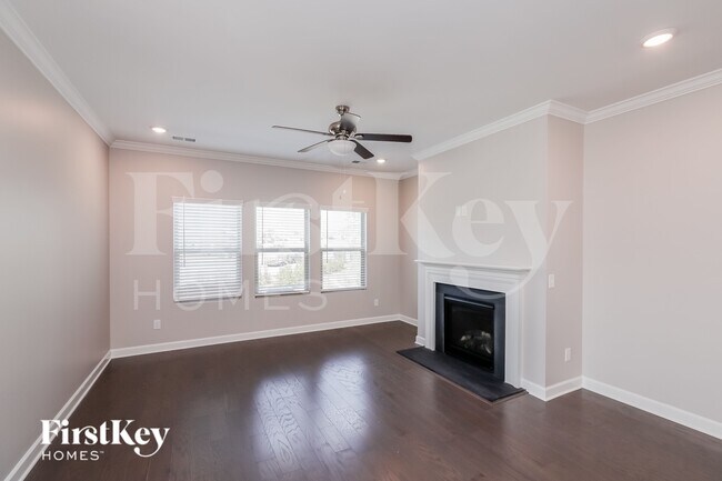 Foto del edificio - 3207 Elmwood Dr