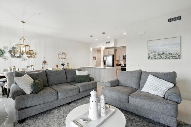 Foto del edificio - 15900 Royal Pointe Ln