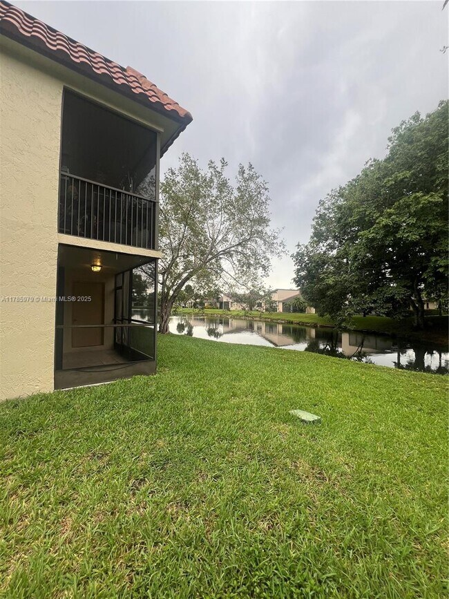 Foto del edificio - 440 Lakeview Dr