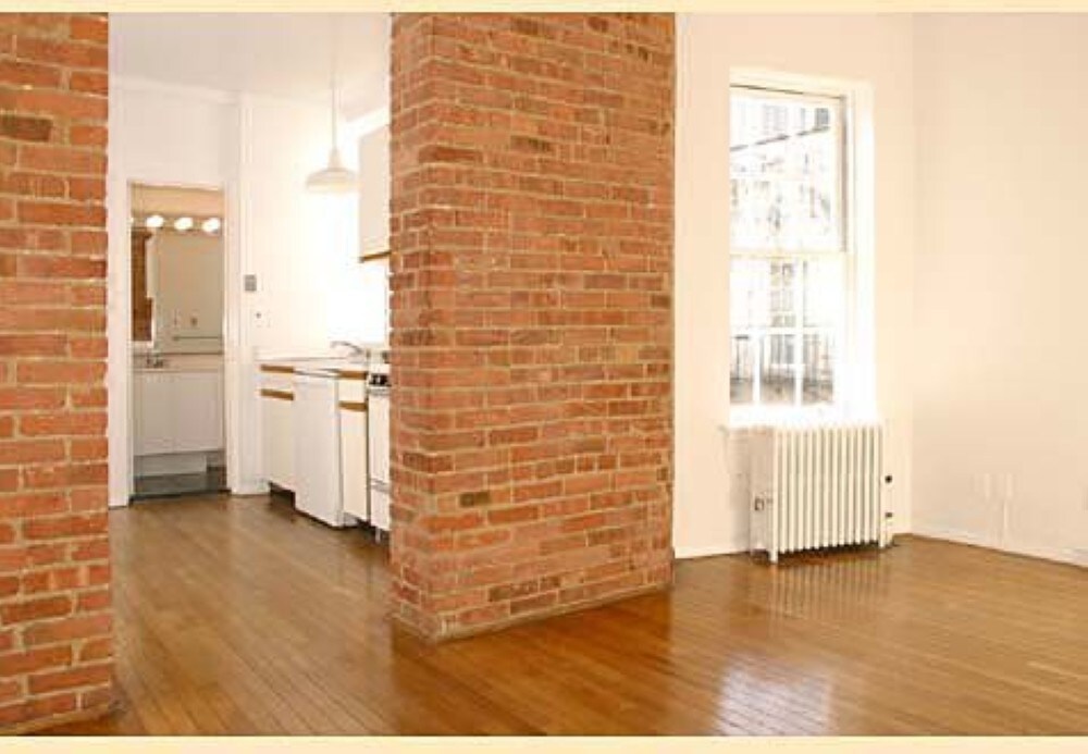 Primary Photo - 320 E 92nd St