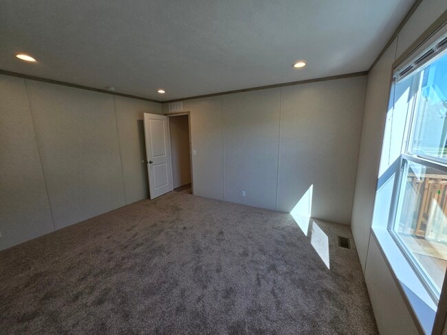 Building Photo - 28517 S Maple