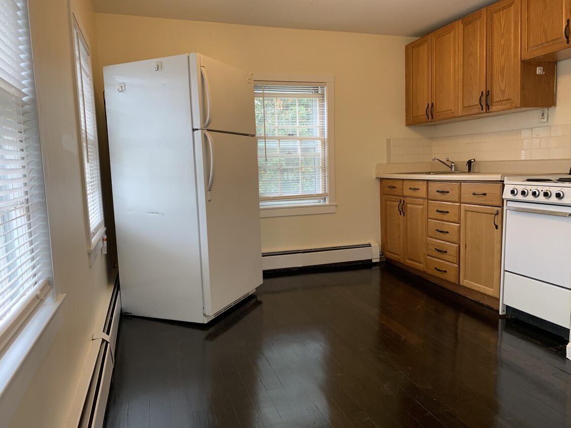 kitchen - 449 Lincoln Ave