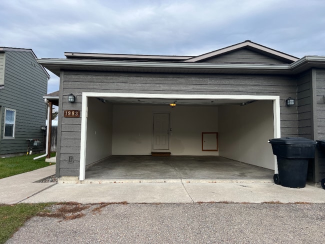 Foto del edificio - 1983 Greatview Dr