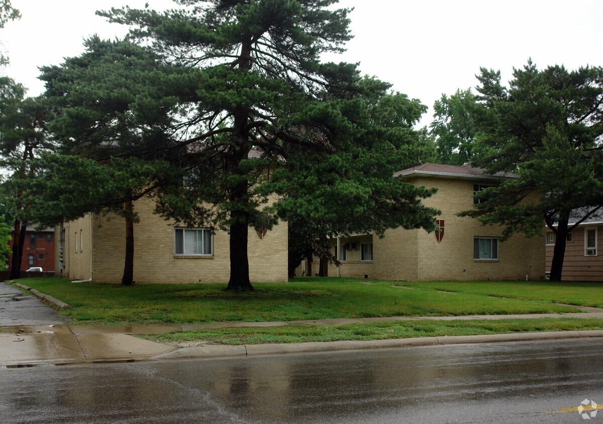 Building Photo - 2210 W Sylvania Ave