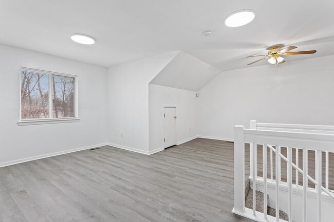 Building Photo - 5576 Seabreeze Ln