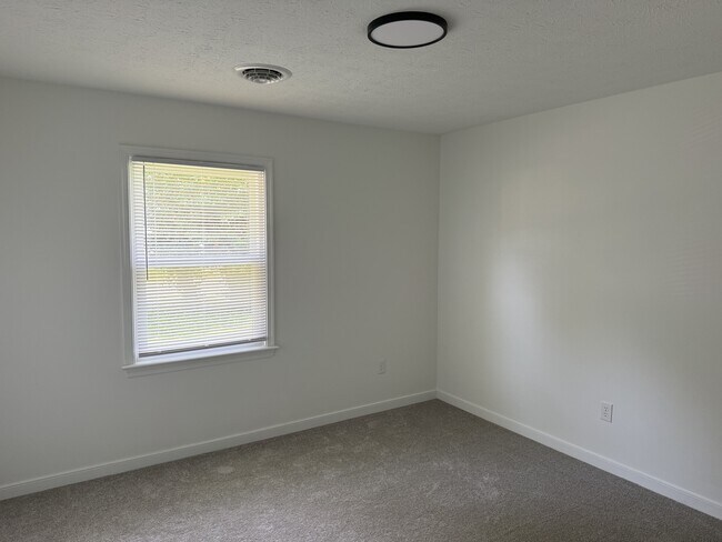 Foto del edificio - 218 N Mapleleaf Ave