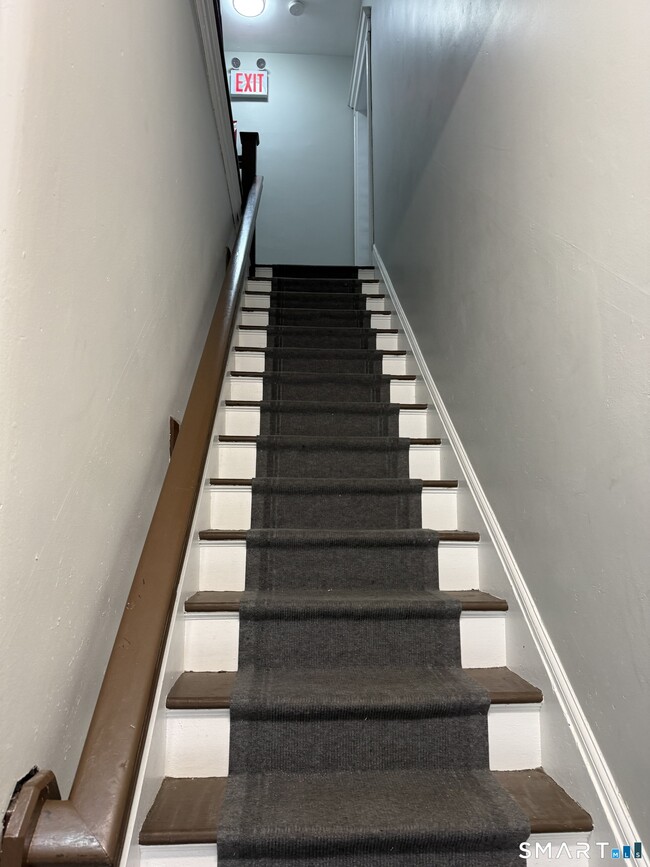 Foto del edificio - 483 Barnum Ave