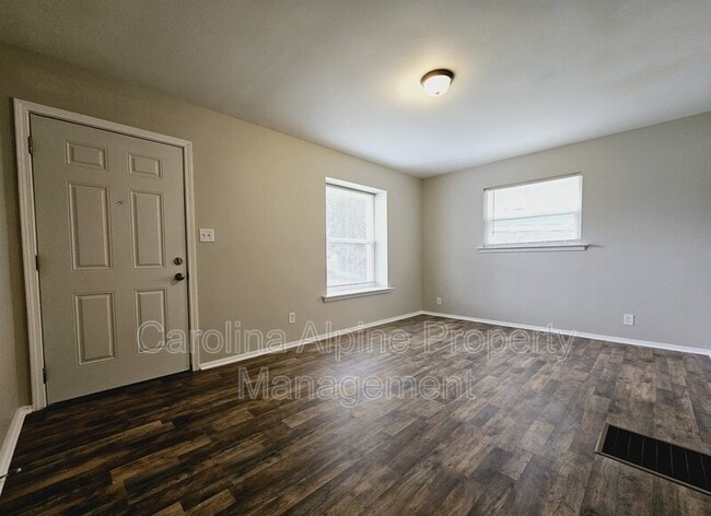 Building Photo - 3417 Crenshaw Ct