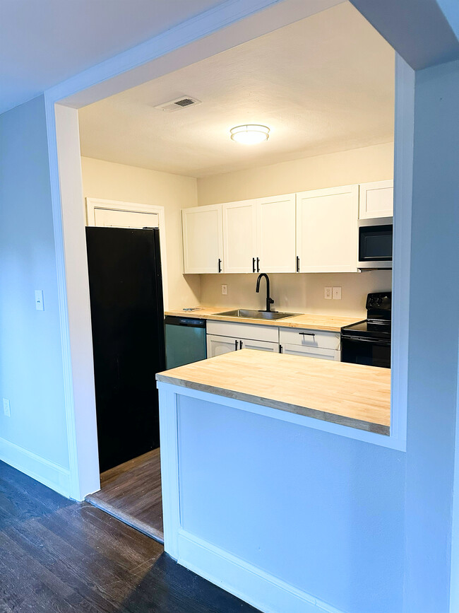 Kitchen & Dining Room - 1021 14th Ave NW