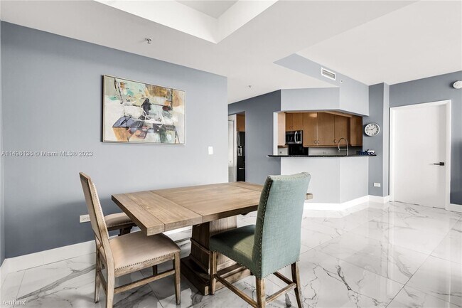 Foto del edificio - 3 br, 3 bath Condo - 801 Brickell Key Blvd...