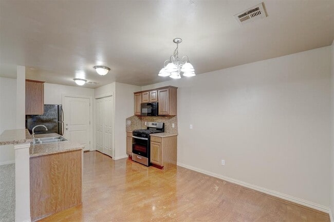 Building Photo - 405 Sterling Pointe Way