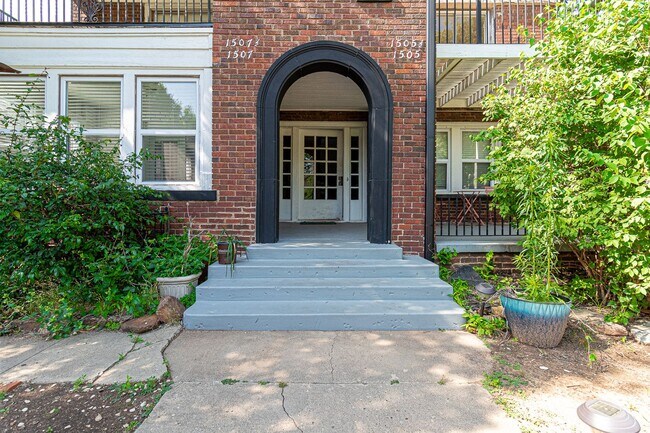 Building Photo - 2 Bed 1 Bath  apartment in Oklahoma city!