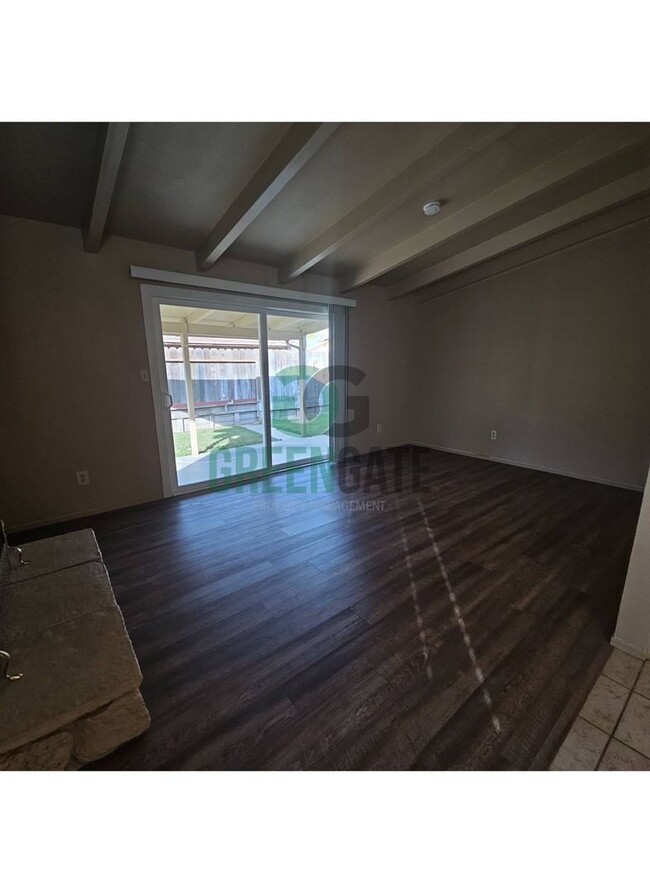 Foto del edificio - 3 Bedroom 2 Bath Modesto home available!!