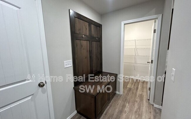 Foto del edificio - 533 S Evergreen Ave