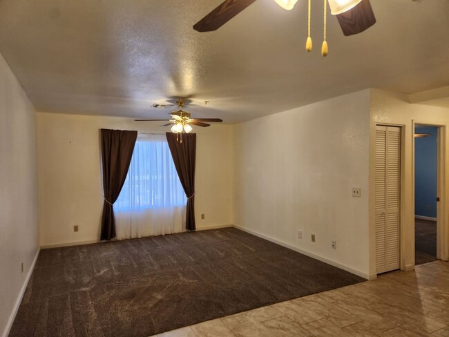 Building Photo - 2060 Mesquite Ln