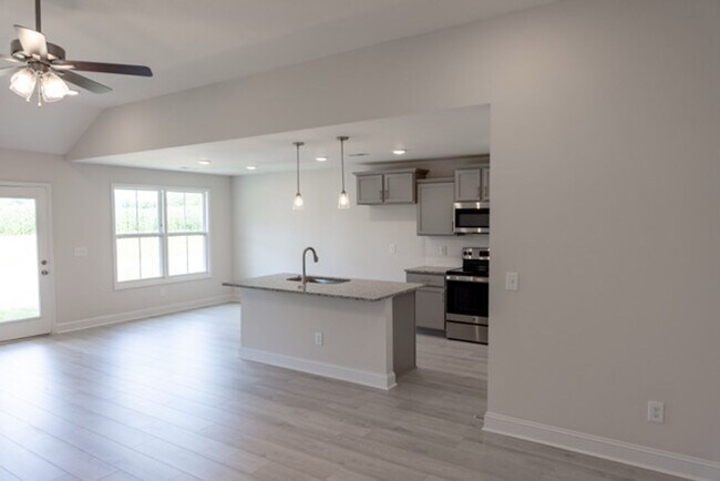 Foto del edificio - Modern Living Redefined with Stone Fireplace, Gray Cabinetry, Spa Inspired Primary Suite and Cove...