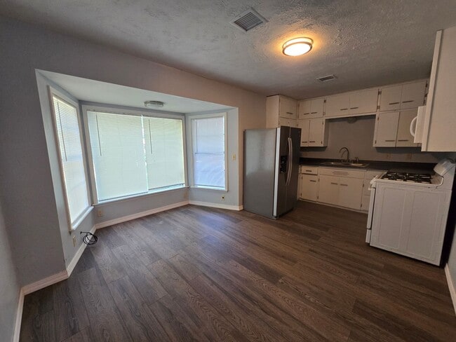 Building Photo - 2 Bed 1 Bath House Pryor