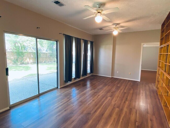 Building Photo - 24526 Haigshire Dr
