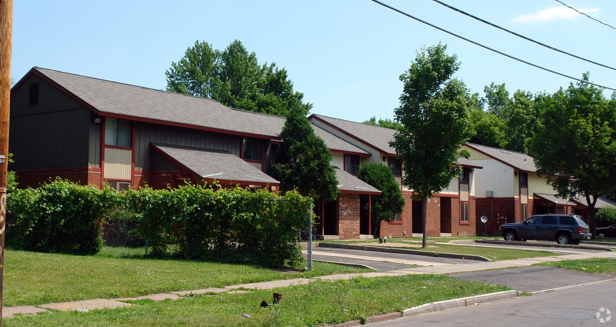 Primary Photo - 634-650 1/2 Gifford St
