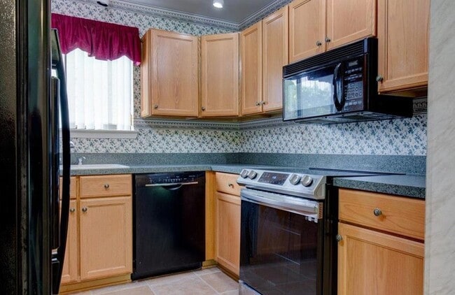 Building Photo - 42787 Lilley Pointe Dr