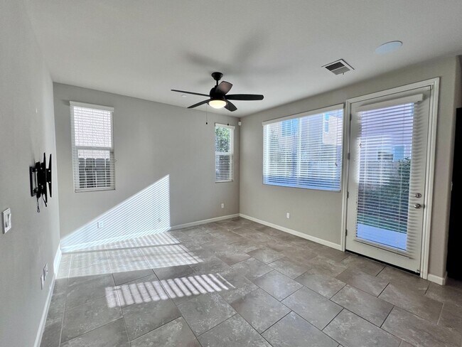 Foto del edificio - $2,295 DeWolf & Barstow, 3 Bedroom House - Clovis / Community Pool + Neighborhood Parks