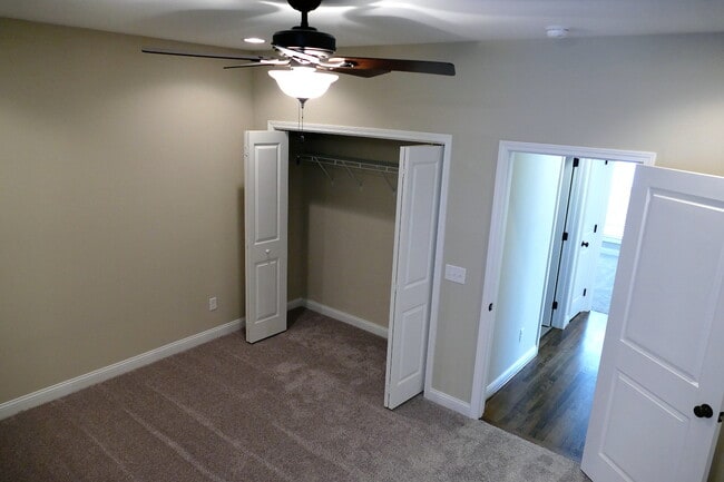 Building Photo - 907 Somerville Ct