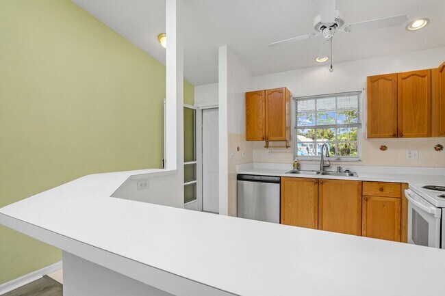 Foto del edificio - Unfurnished 2 Bedroom condo 10 minutes fro...