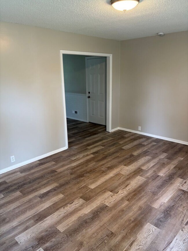 Building Photo - Large 3 bedroom house available