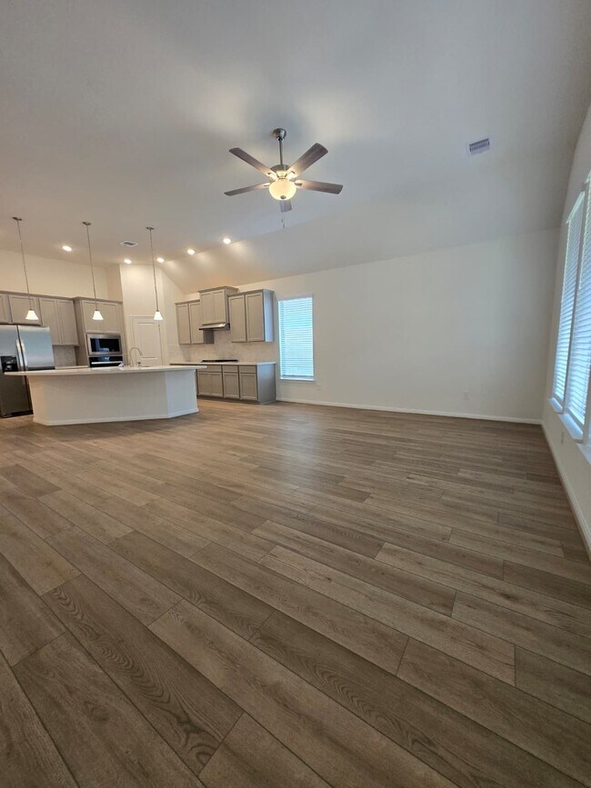 Foto del edificio - 1420 Florecer Ln