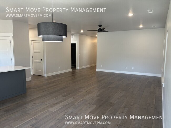 Foto del edificio - 7161 W Riverwood St