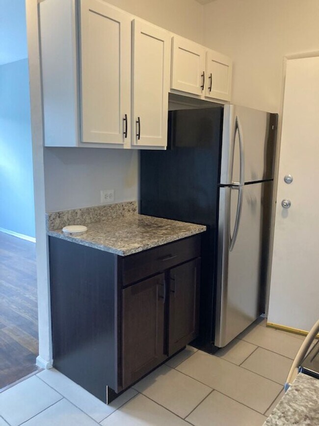 Foto del edificio - East Rogers Park One Bedroom *Income Guidelines Apply*