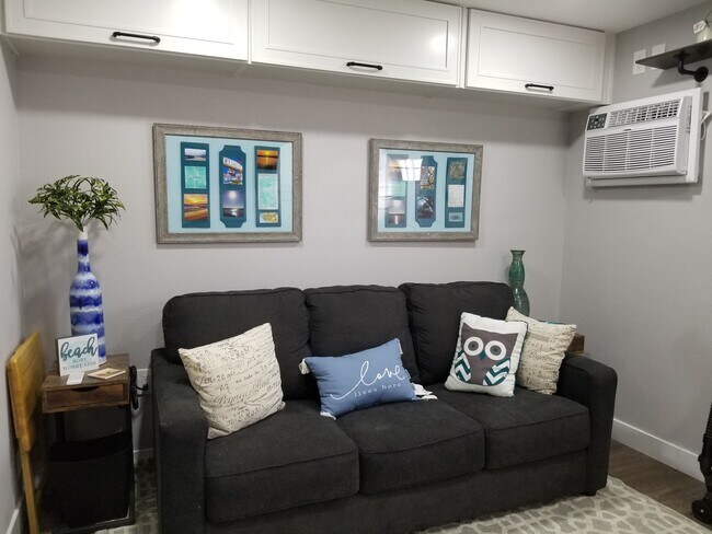 Foto del edificio - 3630 Roosevelt Street, Unit C