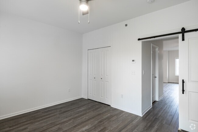 1 habitación, 1 baño - 600 pies cuadrados - Dormitorio - The Alexandrine